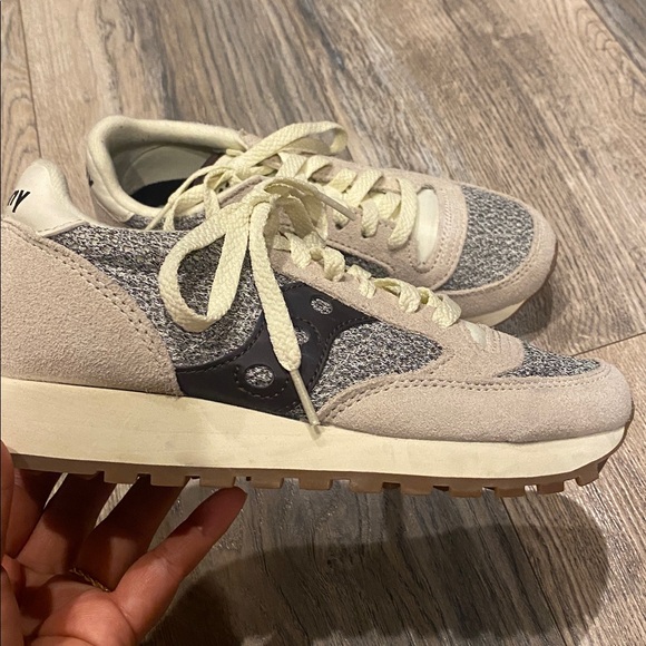 Saucony sneakers size 6 - Picture 2 of 4